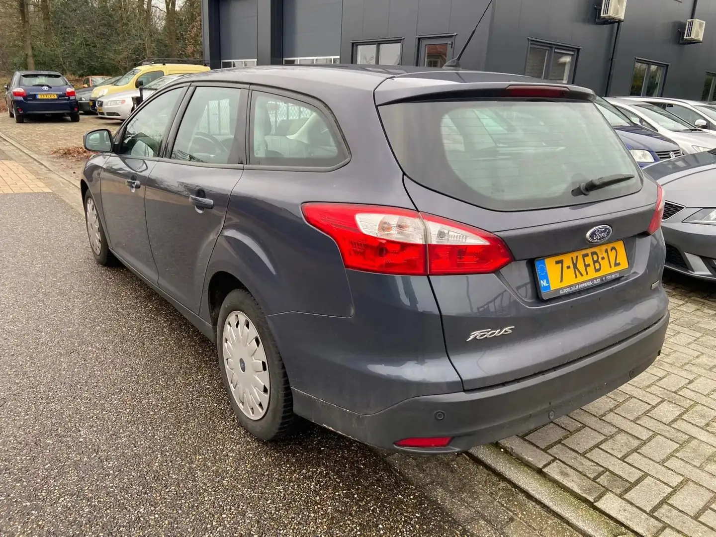 Ford Focus Wagon 1.6 TDCI ECOnetic Lease Trend Grijs - 2