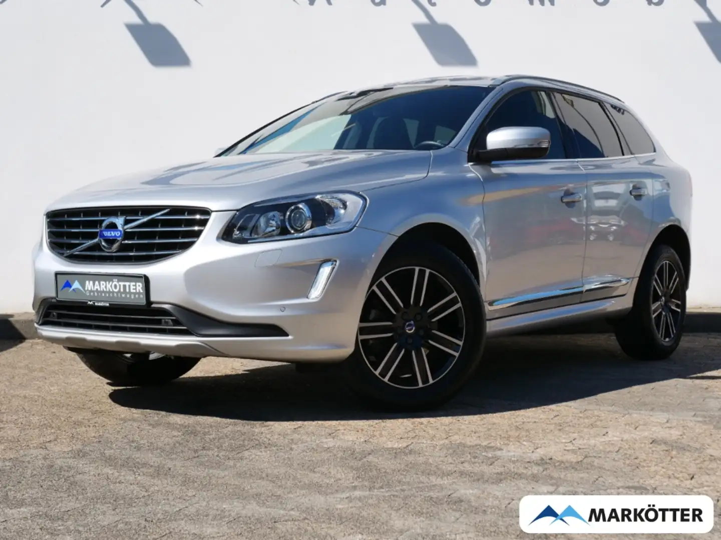 Volvo XC60 D4 Summum Rückfahrkamera/Bi-Xenon/NAVI Silber - 1