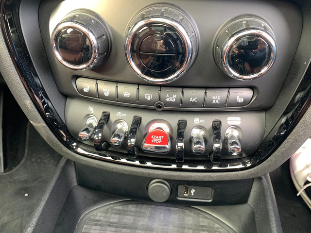 MINI Cooper Clubman Clubman PREMIUM PLUS Cooper 136 ch DKG7