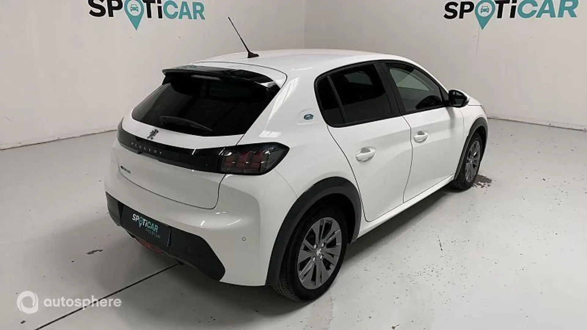 Peugeot 208 e-208 136ch Style - 2