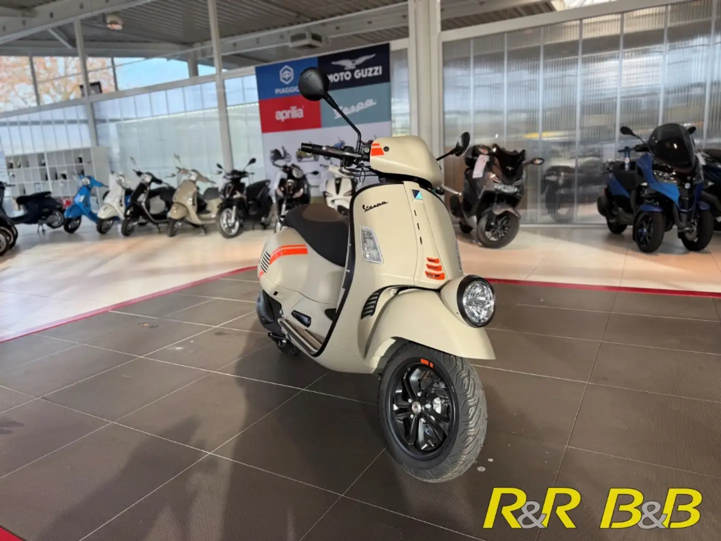 Vespa GTV 310 E5+ KEYLESS+USB+LED+ALU+ABS+ASR+GARANTIE Beige - 1