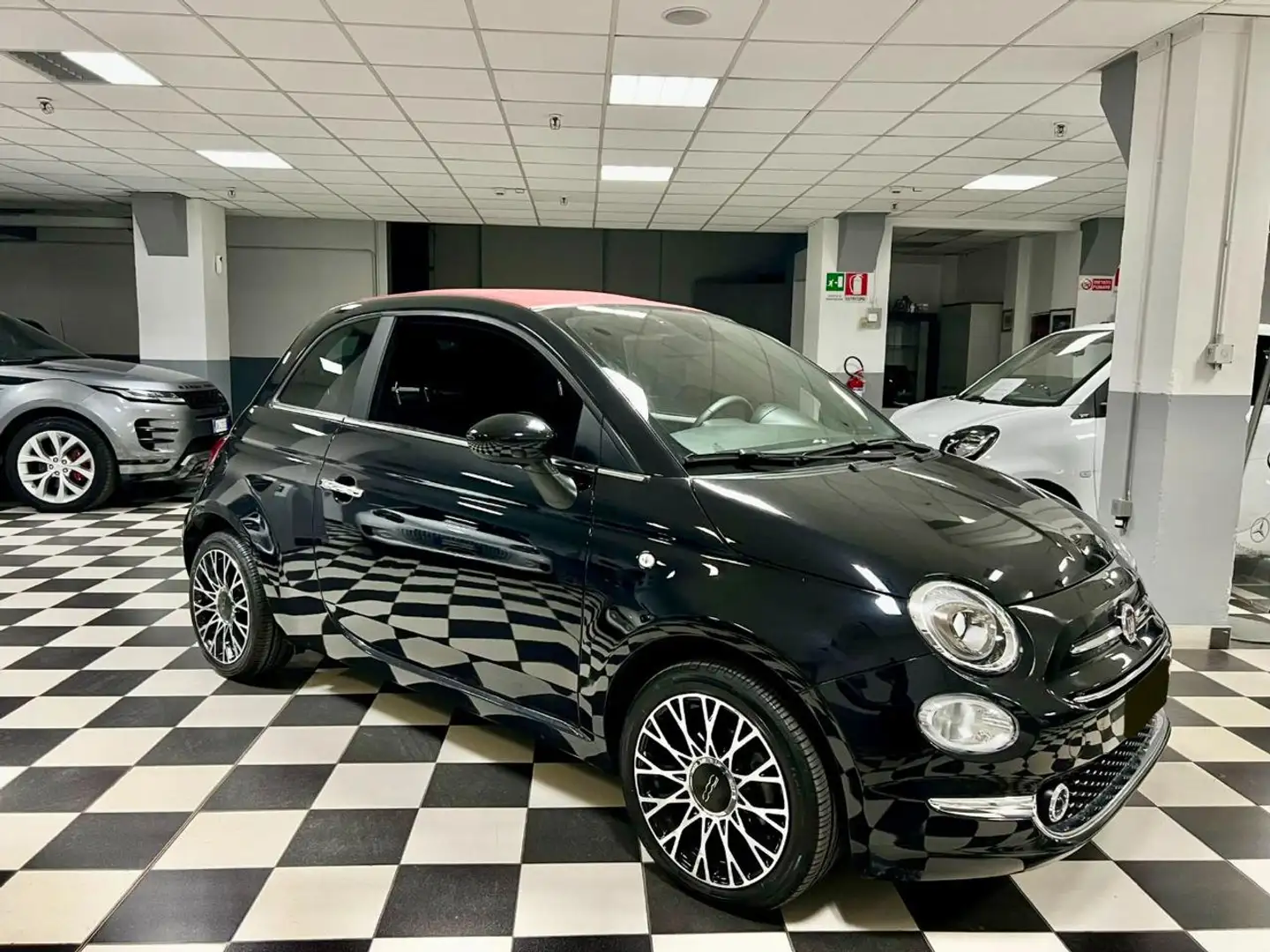 Fiat 500 Cabrio 1.0 Hybrid Dolcevita Schwarz - 1