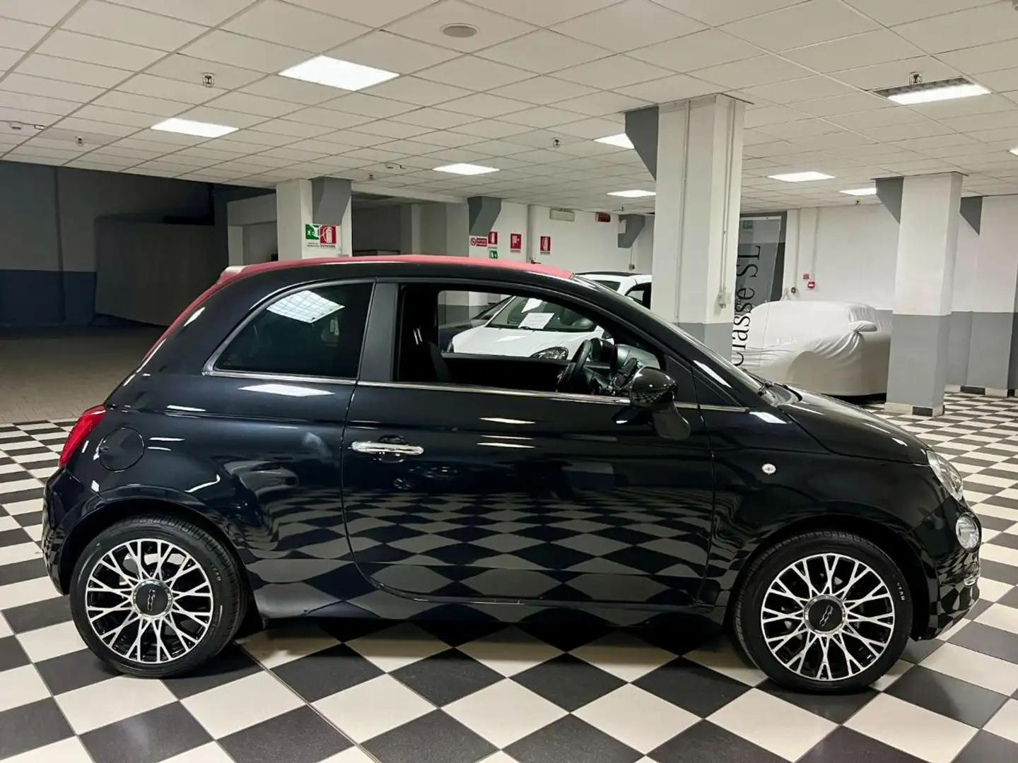 Fiat 500 Cabrio 1.0 Hybrid Dolcevita Schwarz - 2