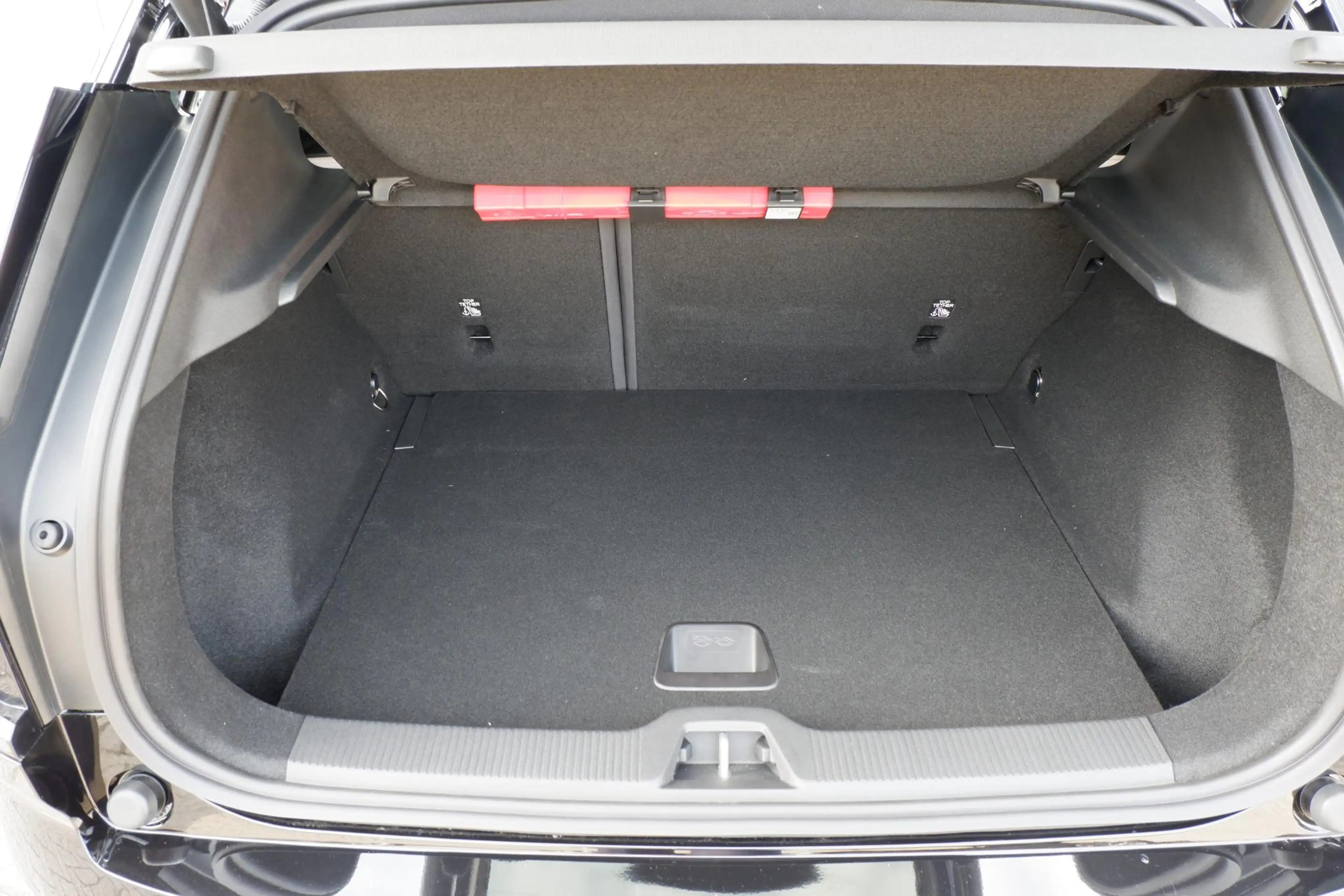 Volvo EX30 P5 Long Range Plus Europa 69 kWh | | Apple carplay — photo 15