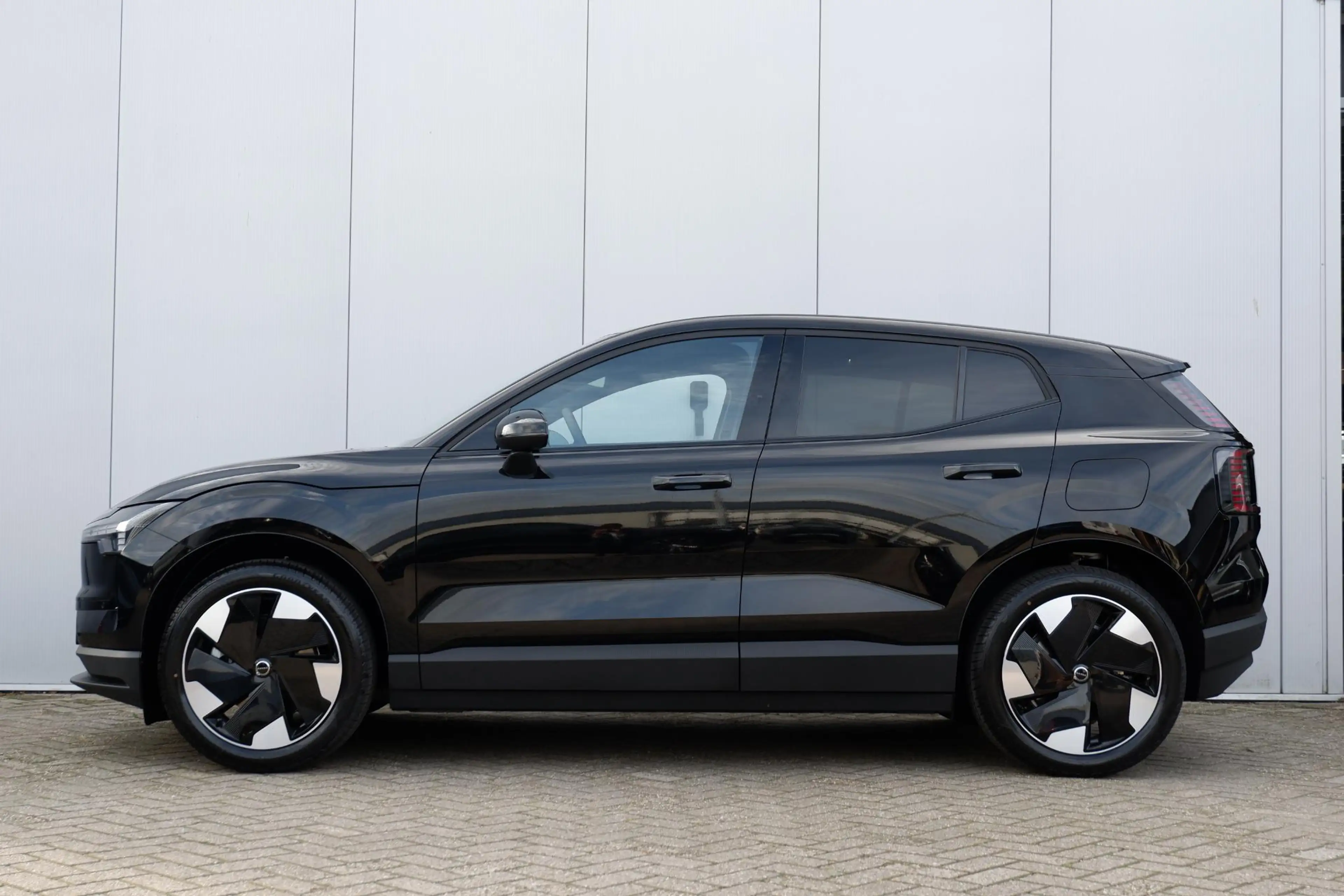 Volvo EX30 P5 Long Range Plus Europa 69 kWh | | Apple carplay — photo 8