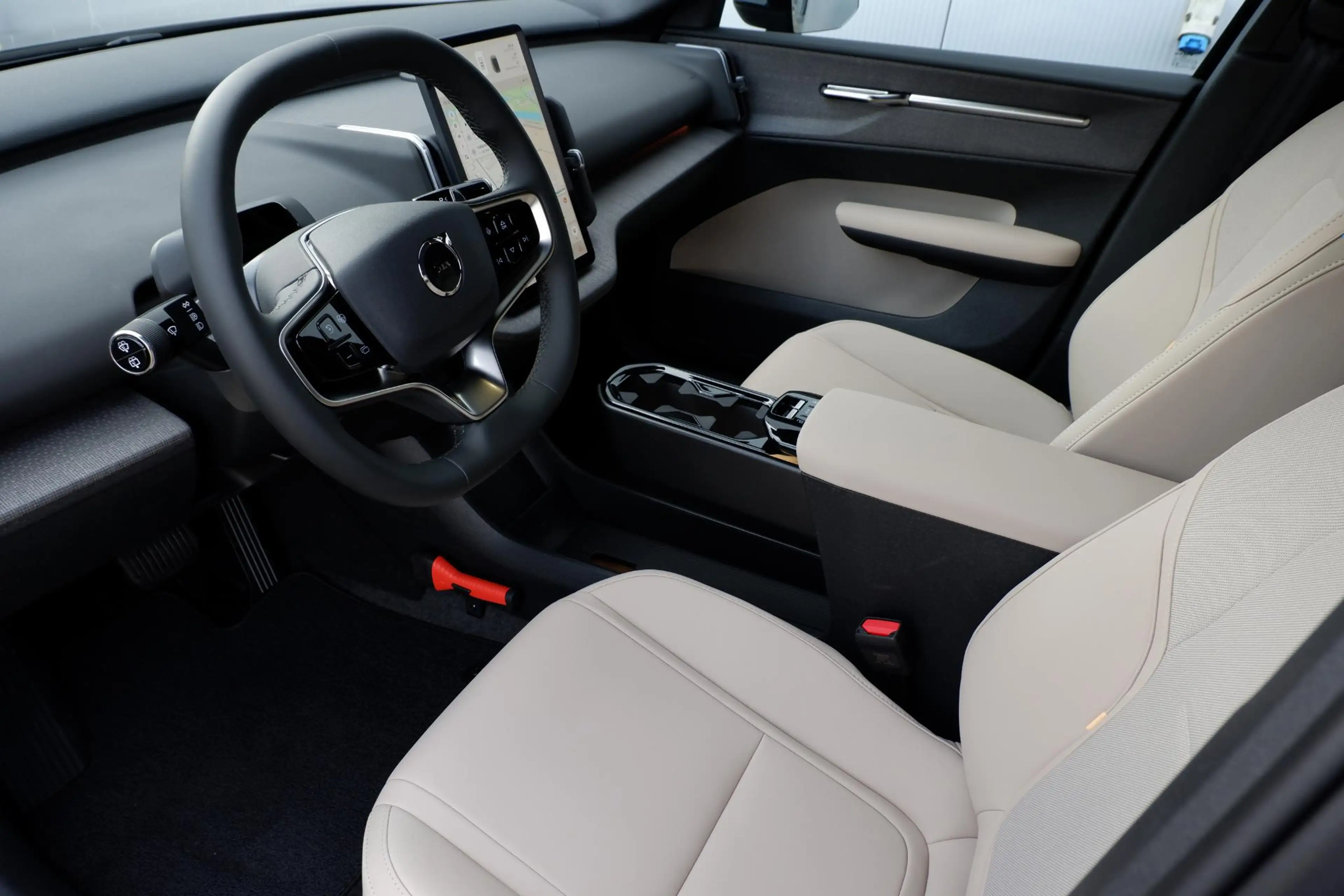 Volvo EX30 P5 Long Range Plus Europa 69 kWh | | Apple carplay — photo 3