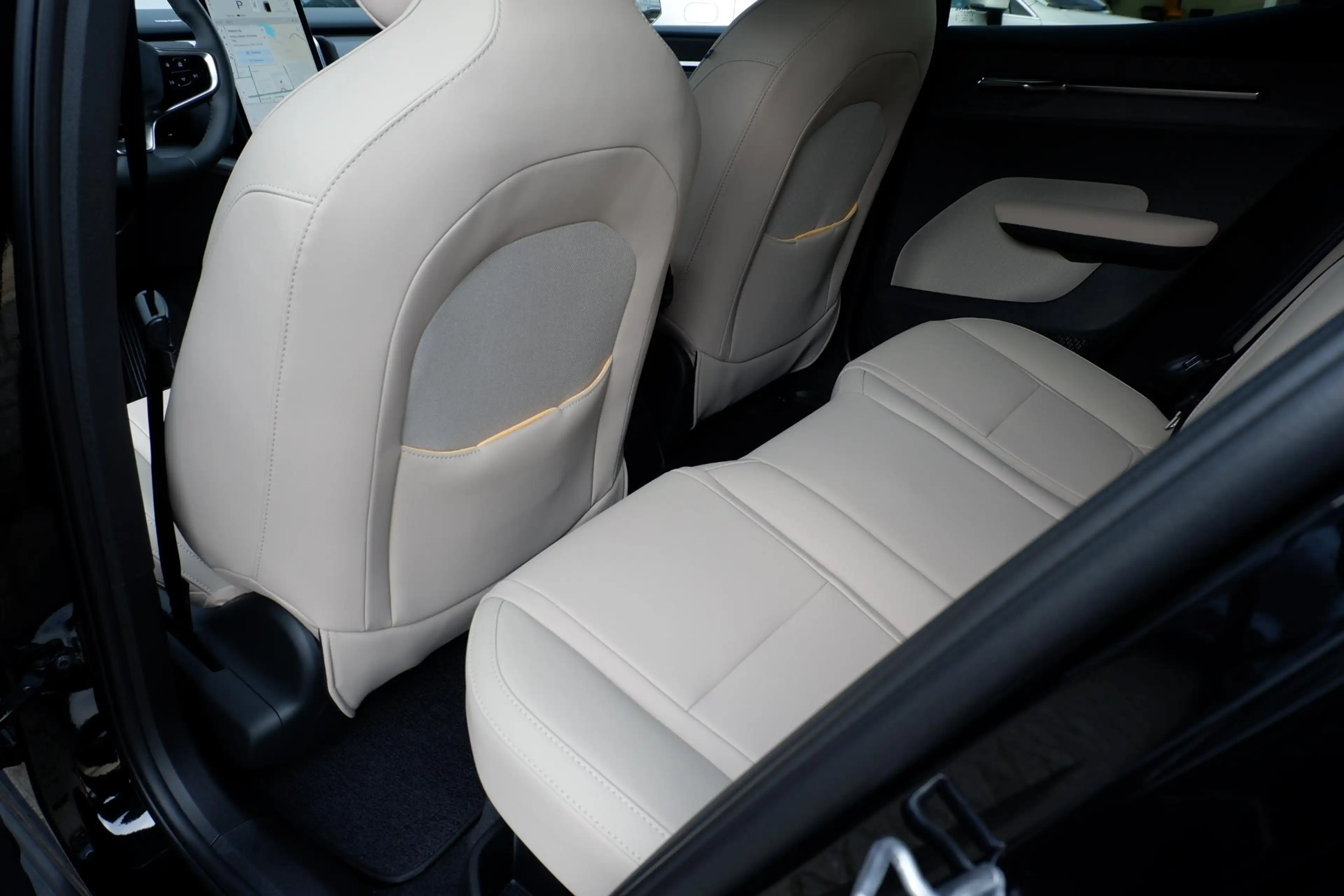 Volvo EX30 P5 Long Range Plus Europa 69 kWh | | Apple carplay — photo 6