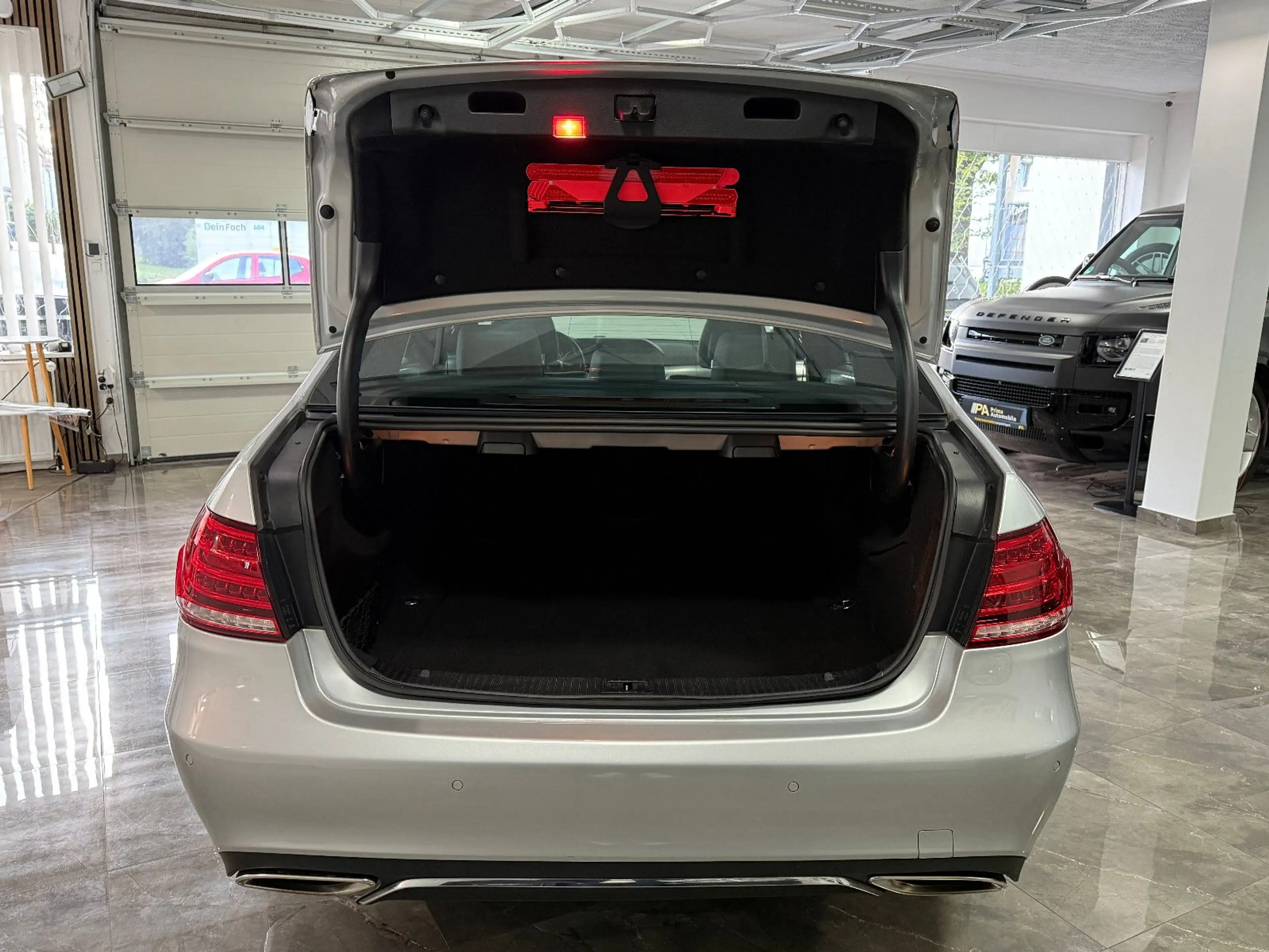 Mercedes-Benz E 250 CGI BlueEfficiency / ILS Schiebedach Navi — photo 15