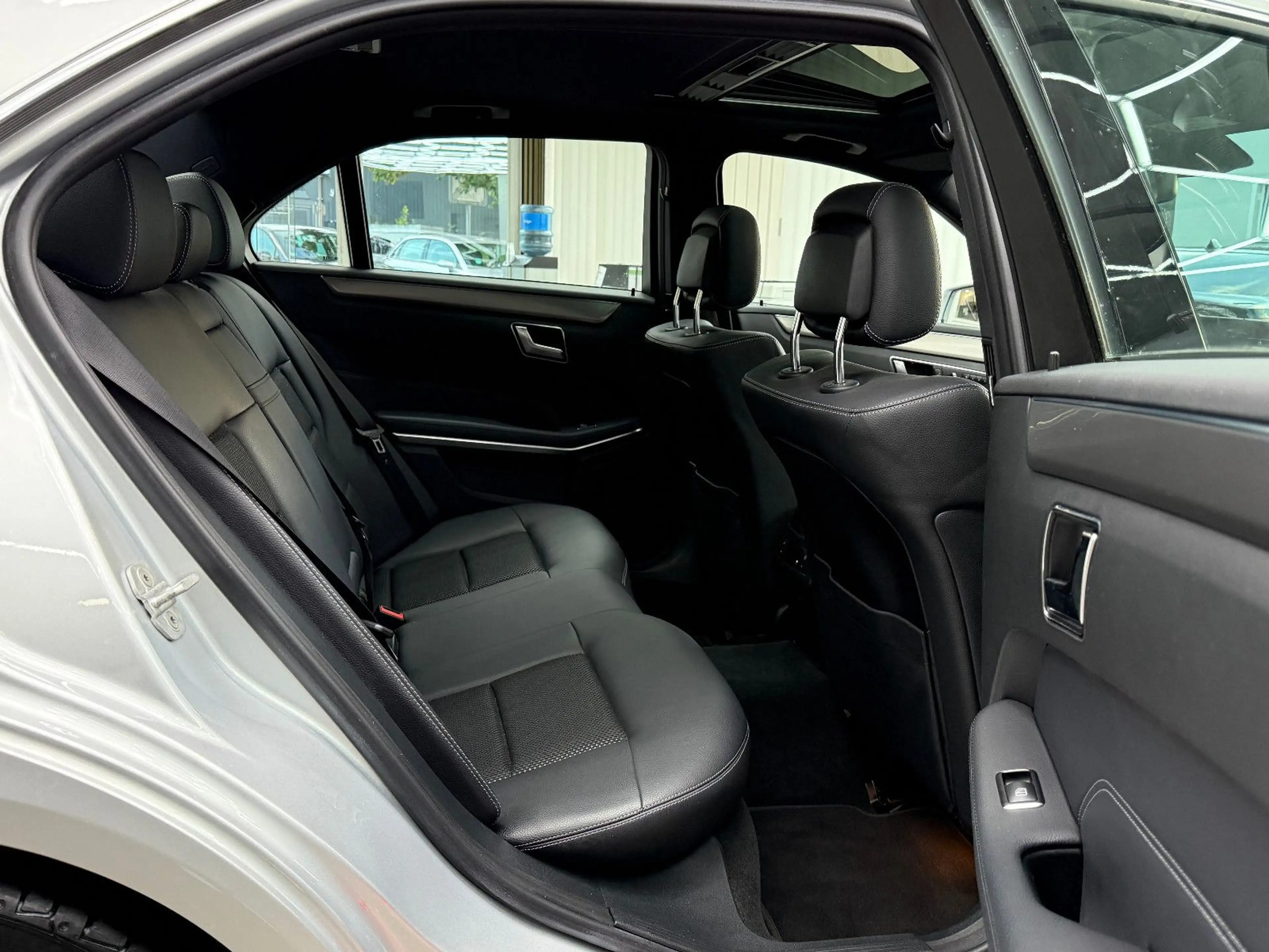 Mercedes-Benz E 250 CGI BlueEfficiency / ILS Schiebedach Navi — photo 13