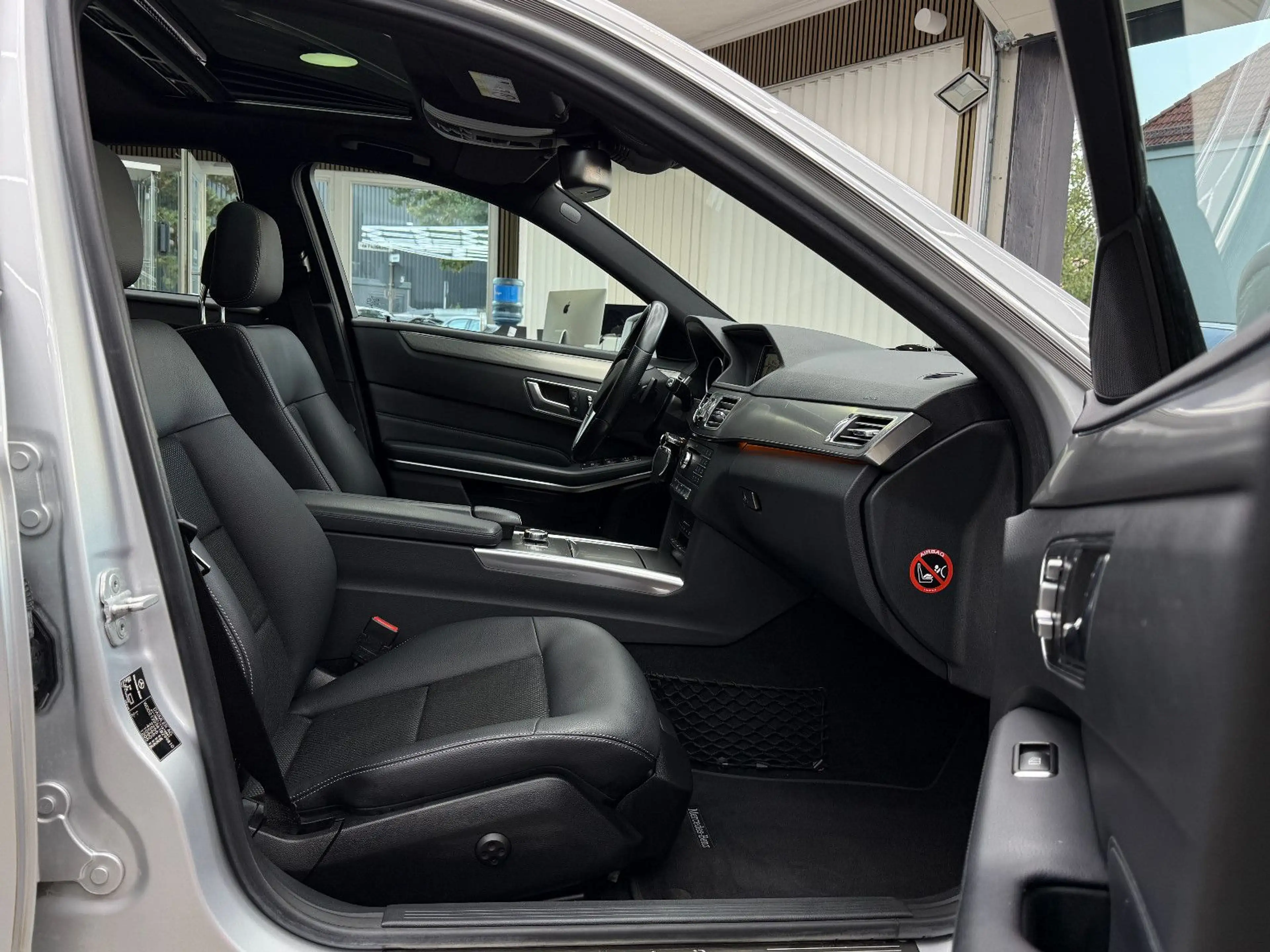 Mercedes-Benz E 250 CGI BlueEfficiency / ILS Schiebedach Navi — photo 14