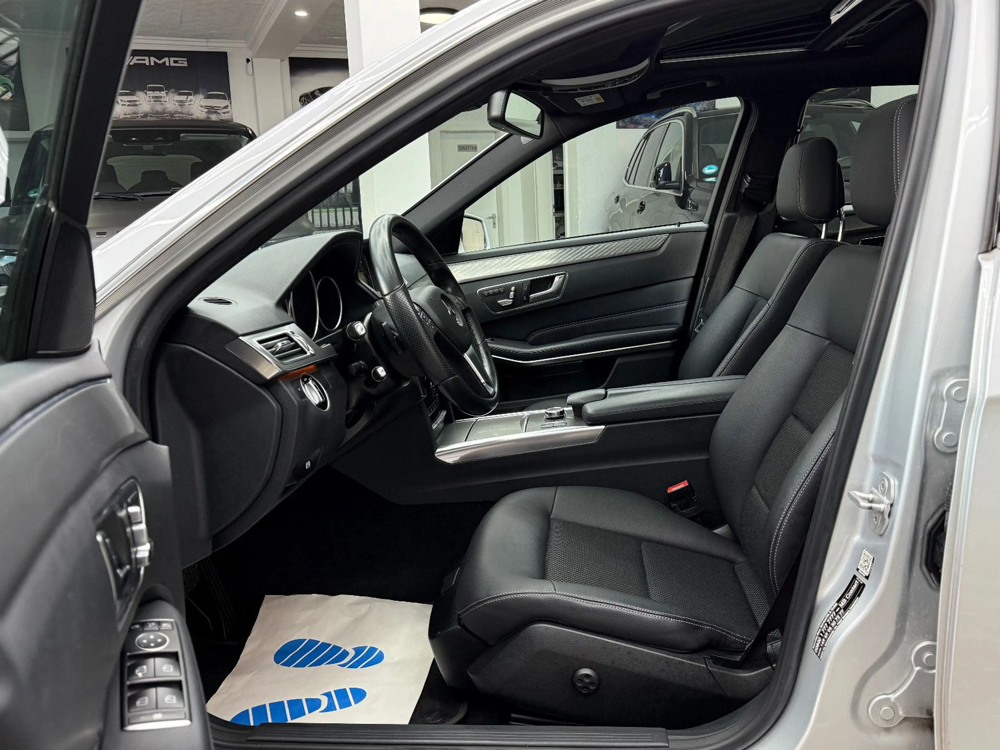 Mercedes-Benz E 250 CGI BlueEfficiency / ILS Schiebedach Navi — photo 11