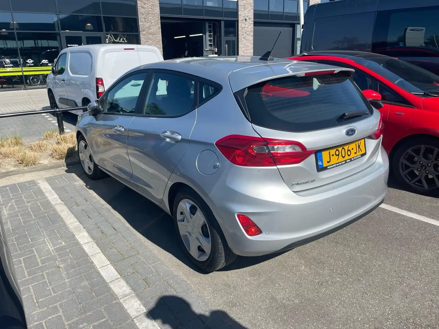 Ford Fiesta 1.0 EcoBoost Connected Grau - 2
