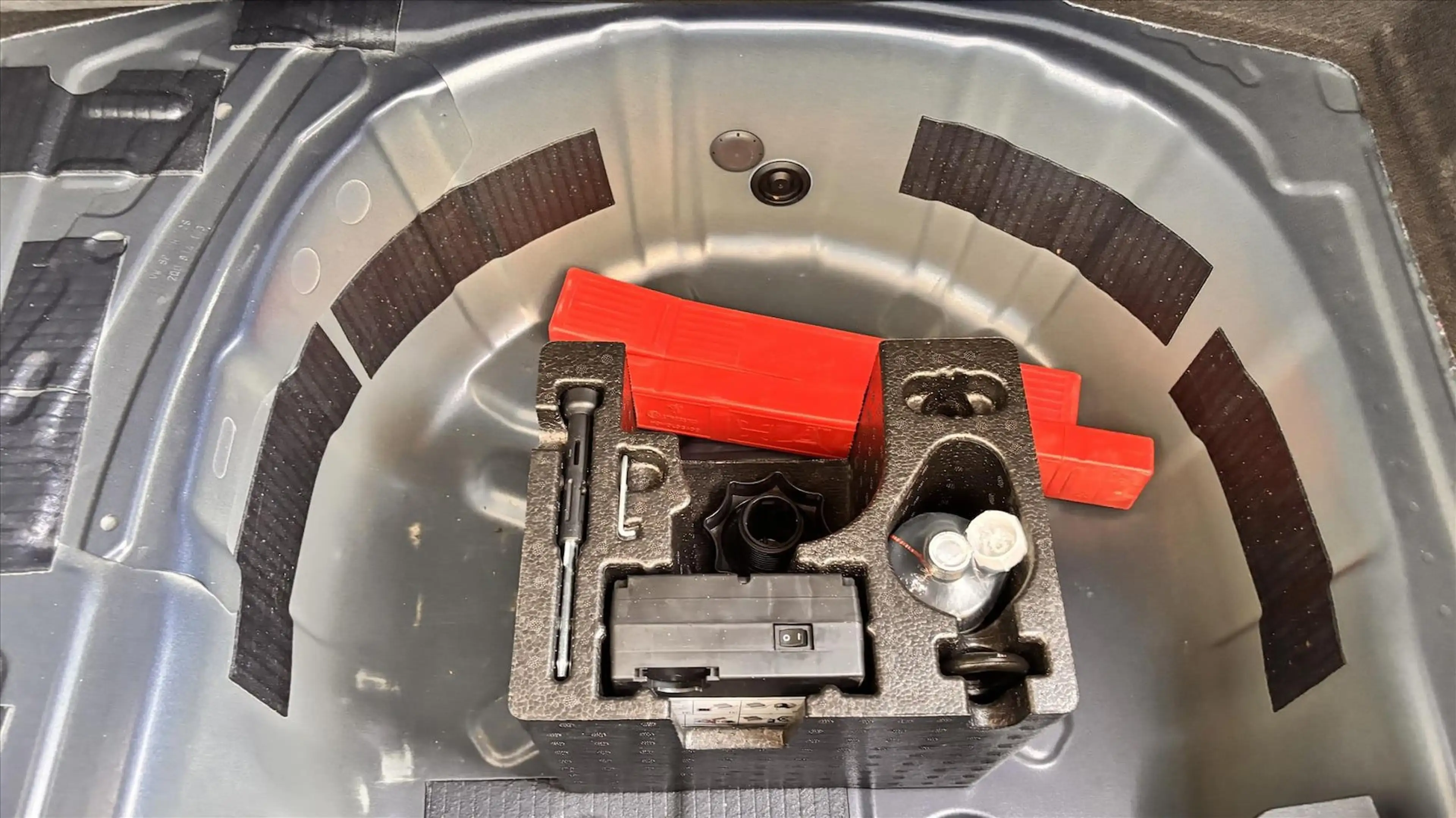 Volkswagen Polo 1.0 MPI Polo — photo 12