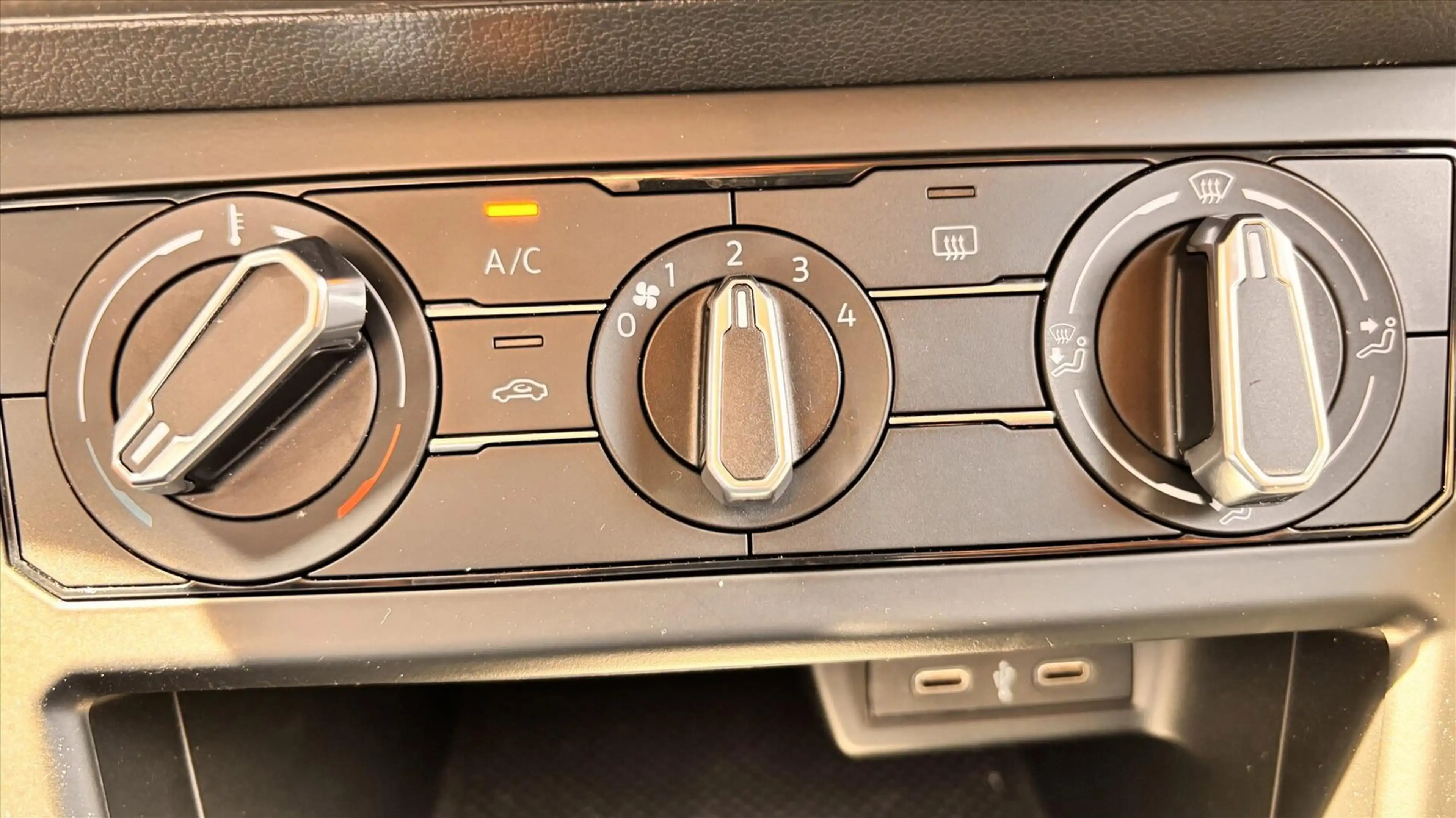Volkswagen Polo 1.0 MPI Polo — photo 19