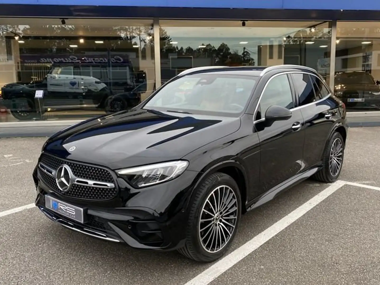 Mercedes-Benz GLC 220 220d Coupé AMG Line Schwarz - 2