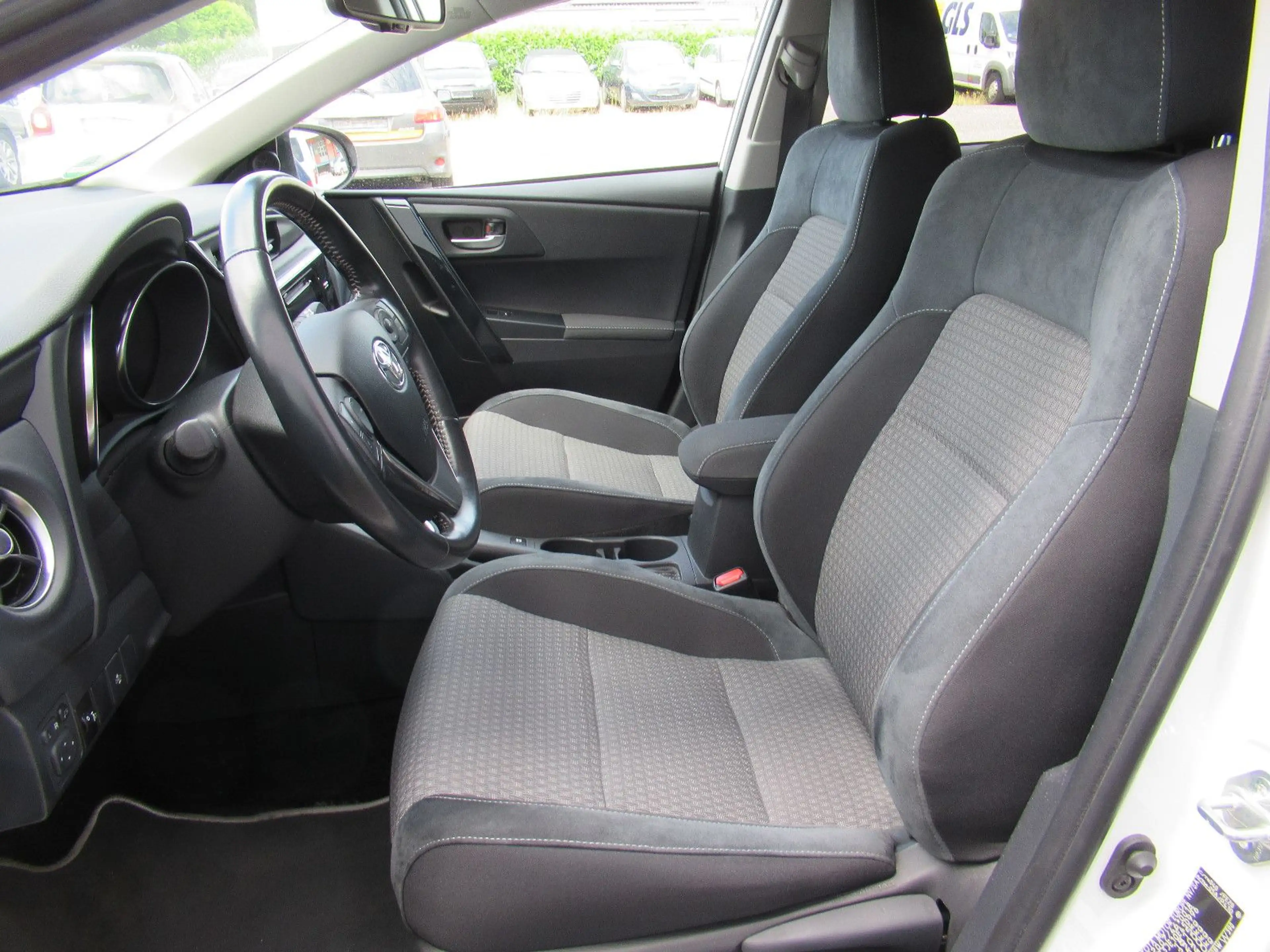 Toyota Auris Hybrid Team D*AHK*Kamera*SHZ* — photo 11