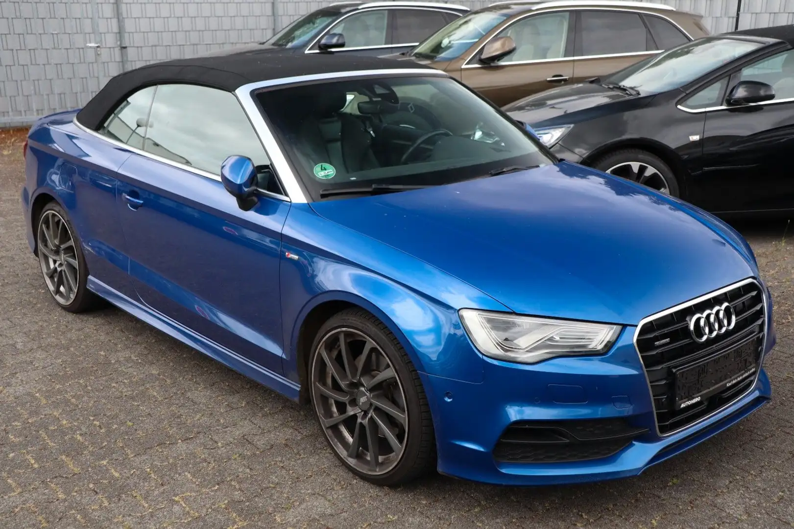 Audi A3 Cabriolet 2.0 TDI quattro S tronic S Line Blau - 1