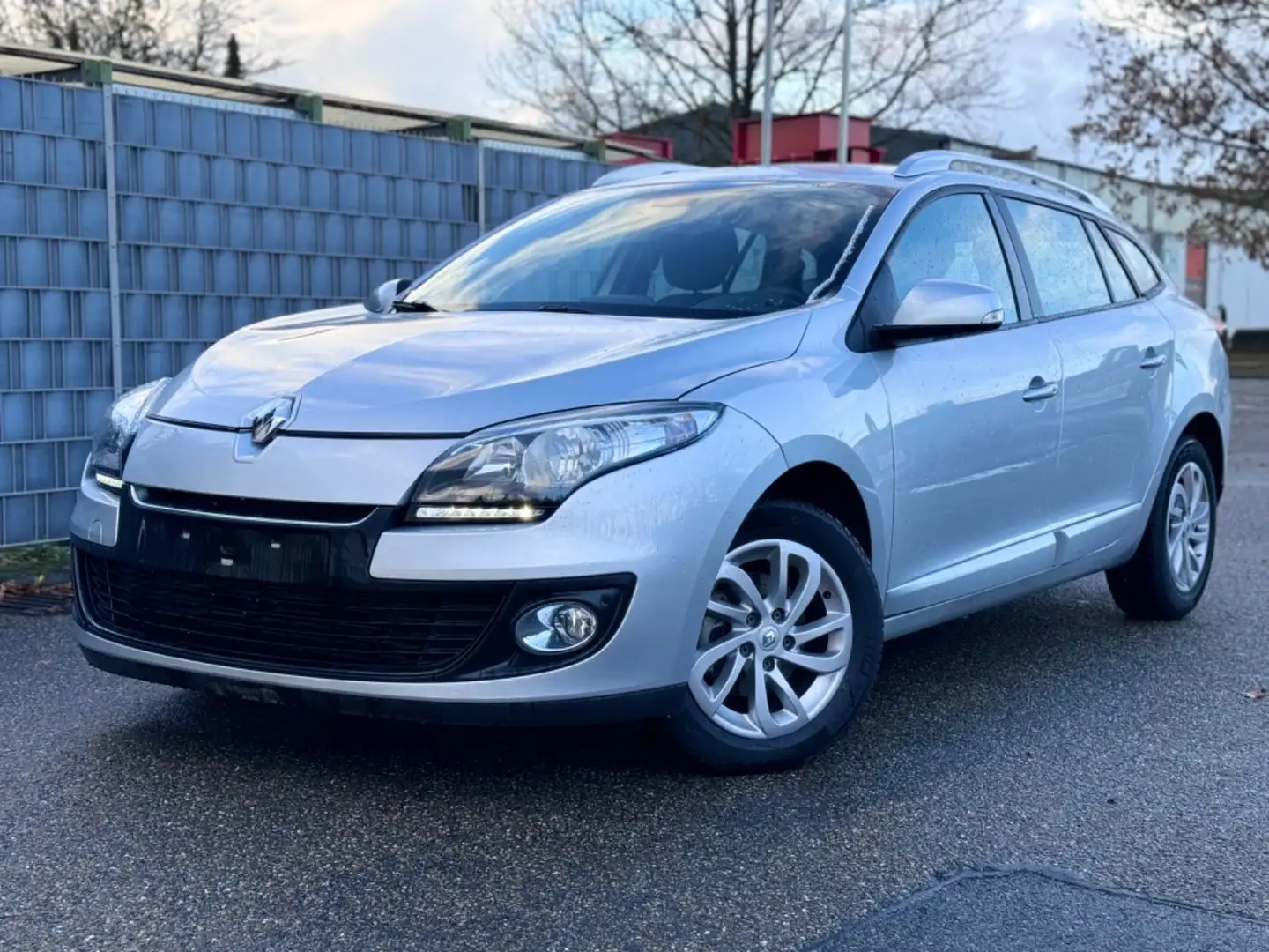 Renault Megane III 1.2 16V Grandtour DeLuxe I Scheckheft Gris - 1