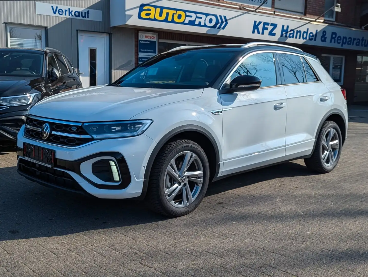 Volkswagen T-Roc R-Line 1.5 TSI DSG, NAVI, RFK, LED Weiß - 1