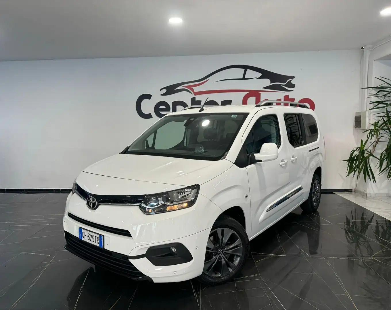 Toyota Proace Proace City Verso 1.5D 130 CV S&S L2 A/T Luxury White - 1