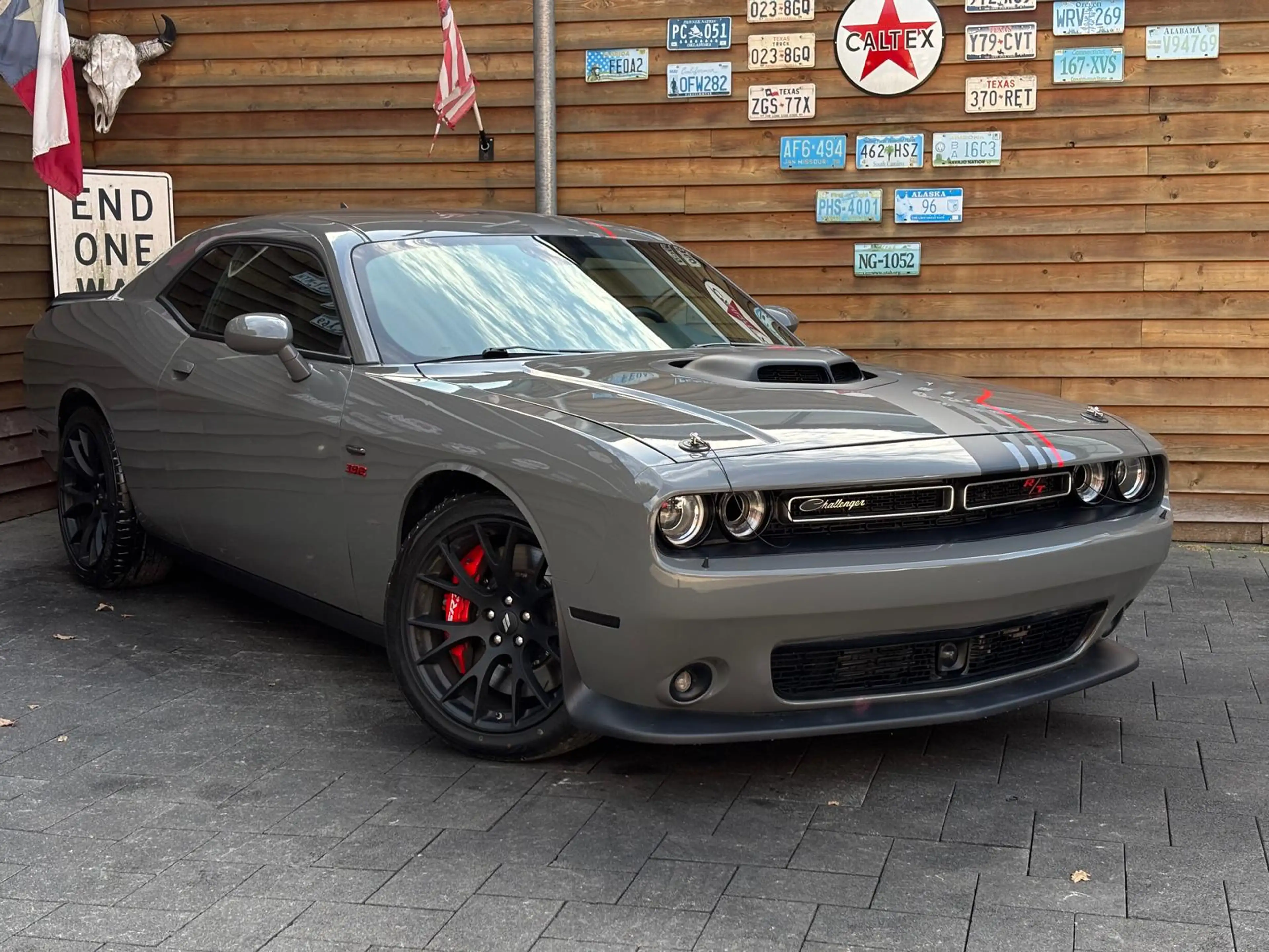 Dodge Challenger 6,4 V8 Schakedown Special Edition ACC — photo 2