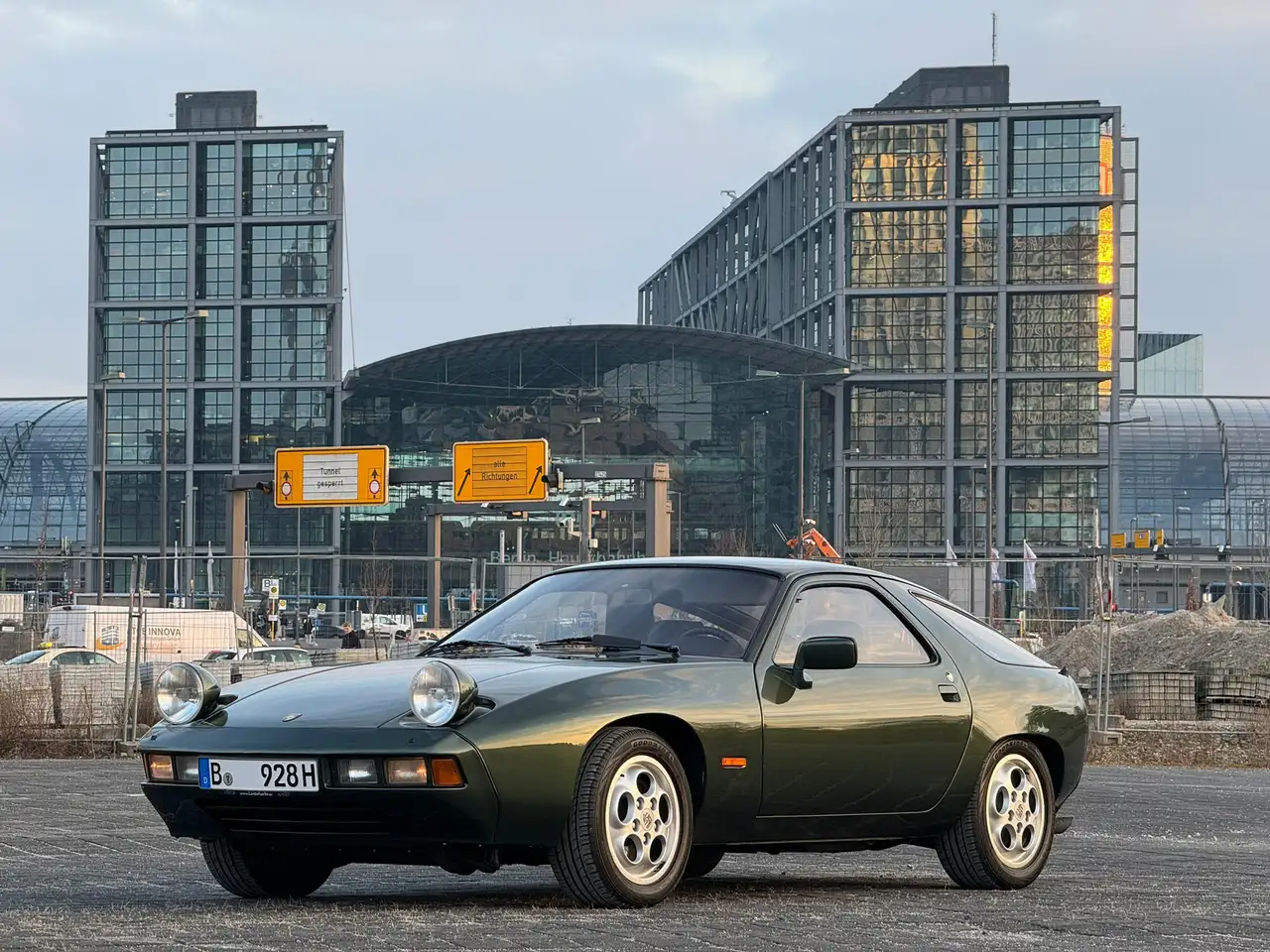 Porsche 928