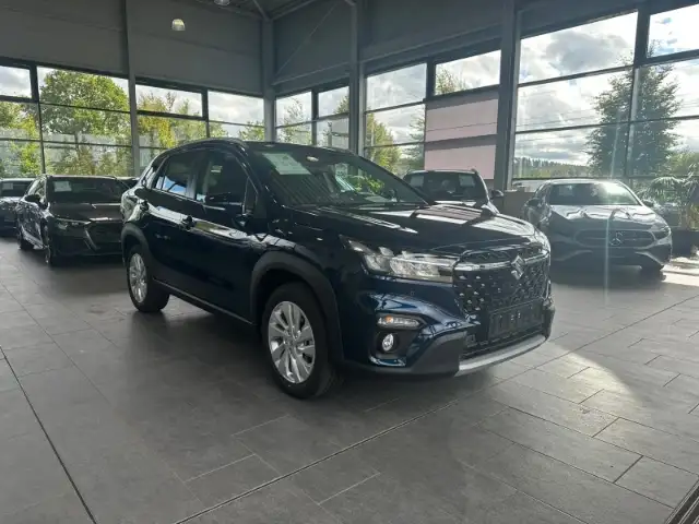 Suzuki SX4 S-Cross view 3
