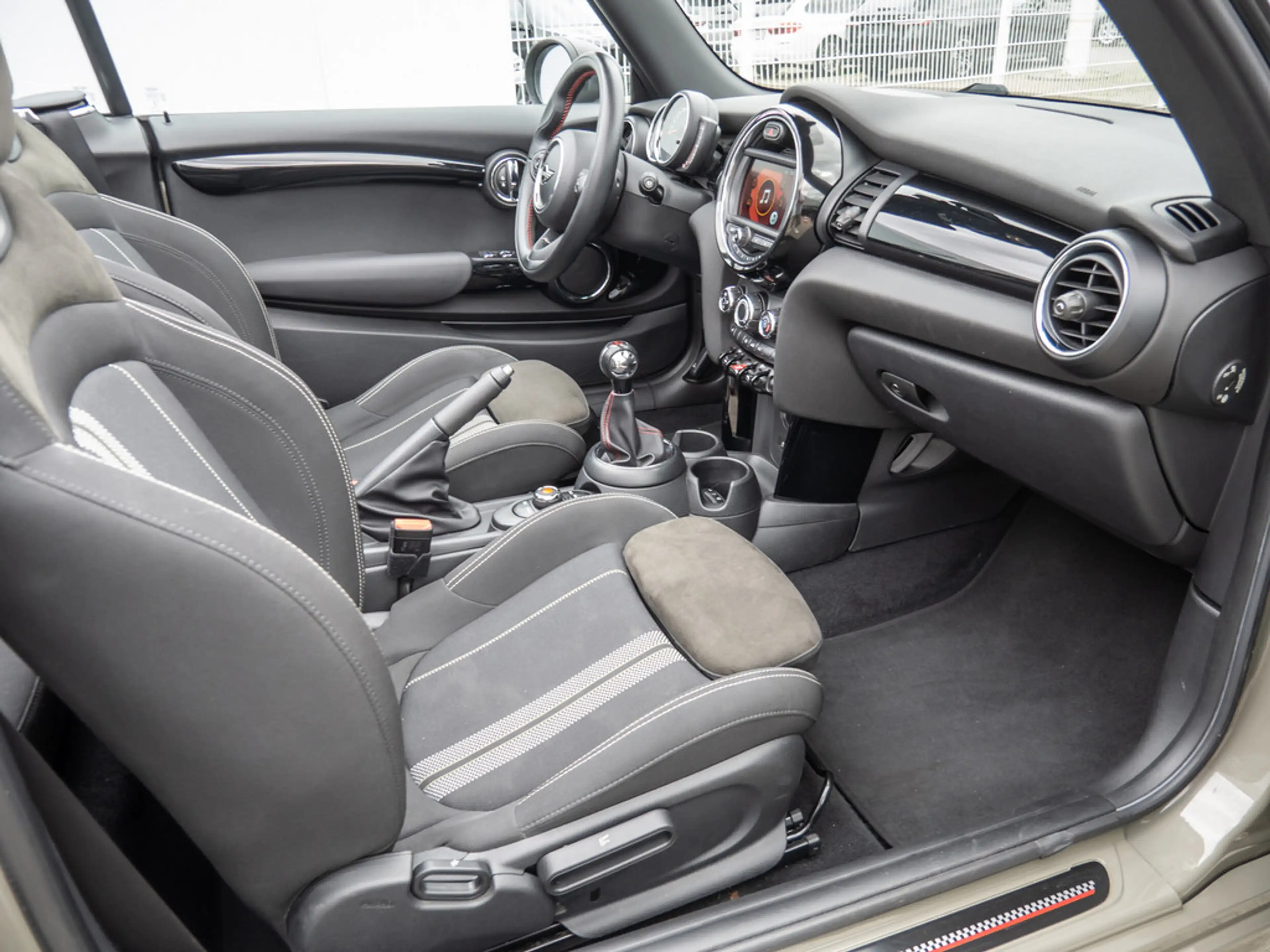 MINI One Cabrio JCW KLIMA PDC SHZ LED FACELIFT — photo 8