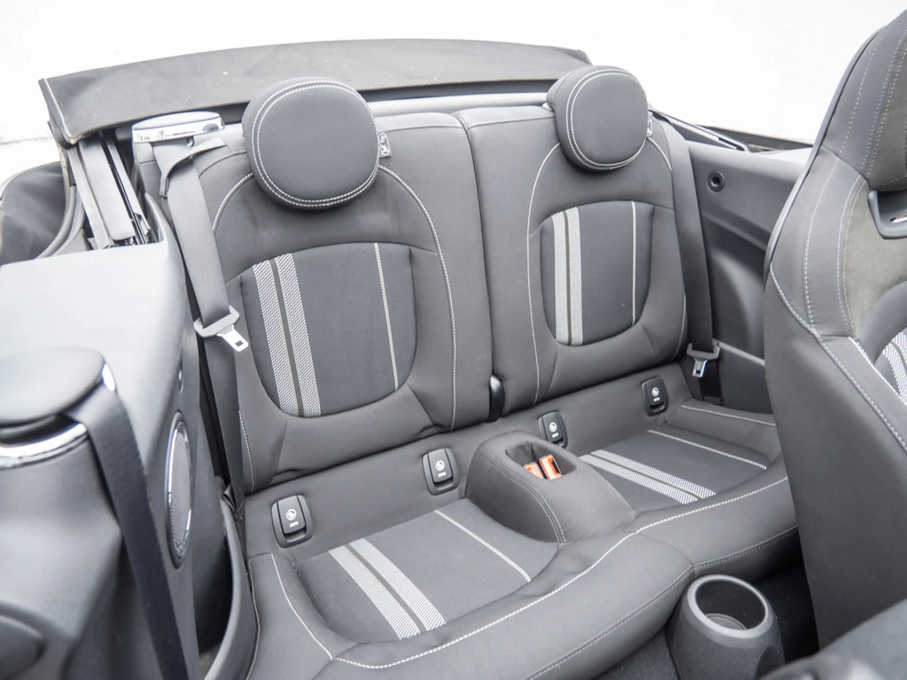 MINI One Cabrio JCW KLIMA PDC SHZ LED FACELIFT — photo 9
