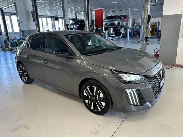 Peugeot 208 view 2