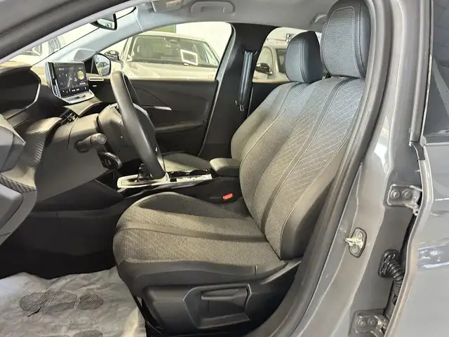Peugeot 208 view 9