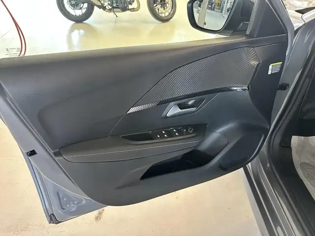 Peugeot 208 view 7