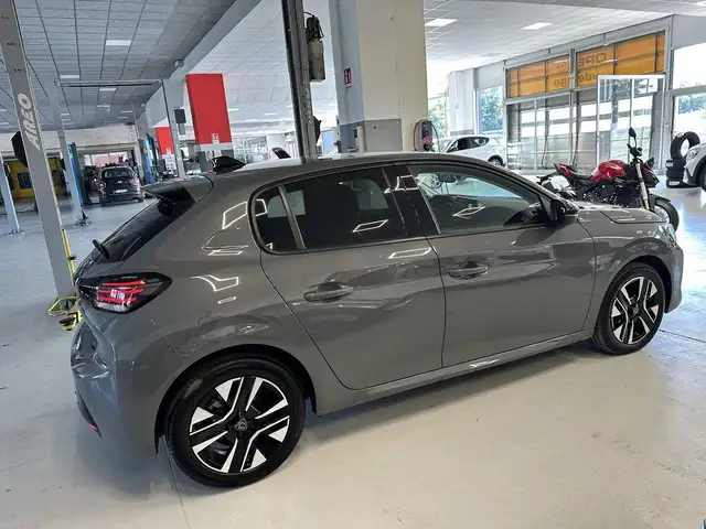 Peugeot 208 view 3