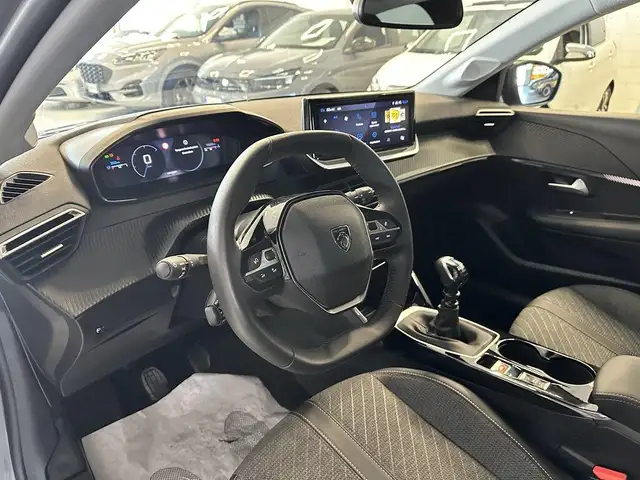 Peugeot 208 view 8