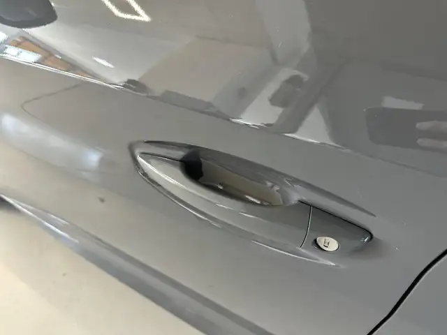 Peugeot 208 view 6