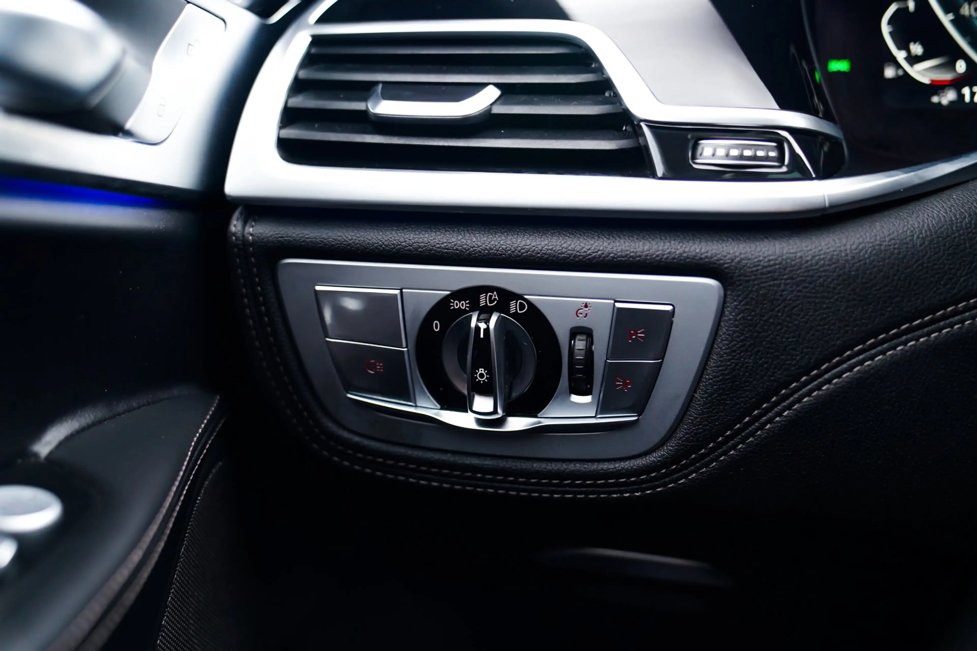 BMW 745 7-serie 745e High Executive | Massage | Softclose — photo 37