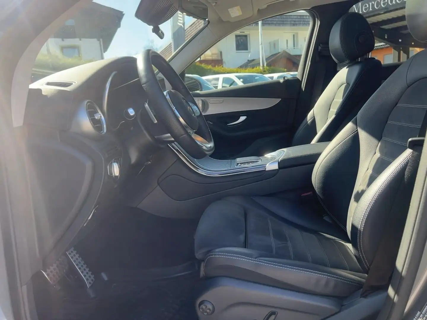 Mercedes-Benz GLC 300 de 4MATIC *Burmester*Pano*AHK* Grau - 2
