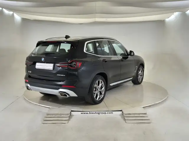 BMW X3 view 5