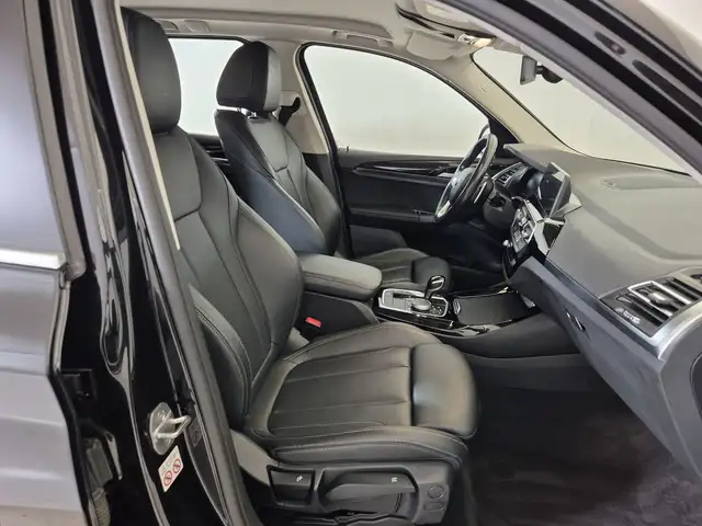 BMW X3 view 11