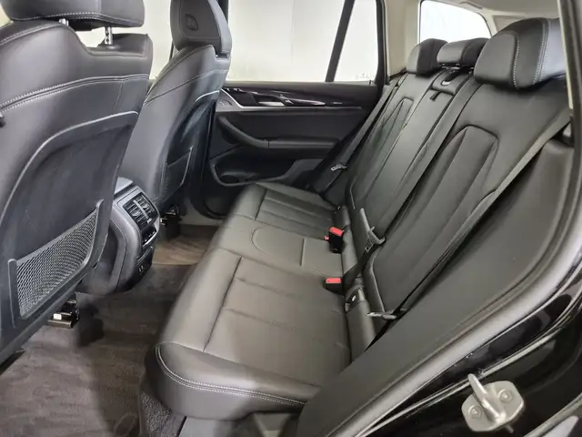 BMW X3 view 8