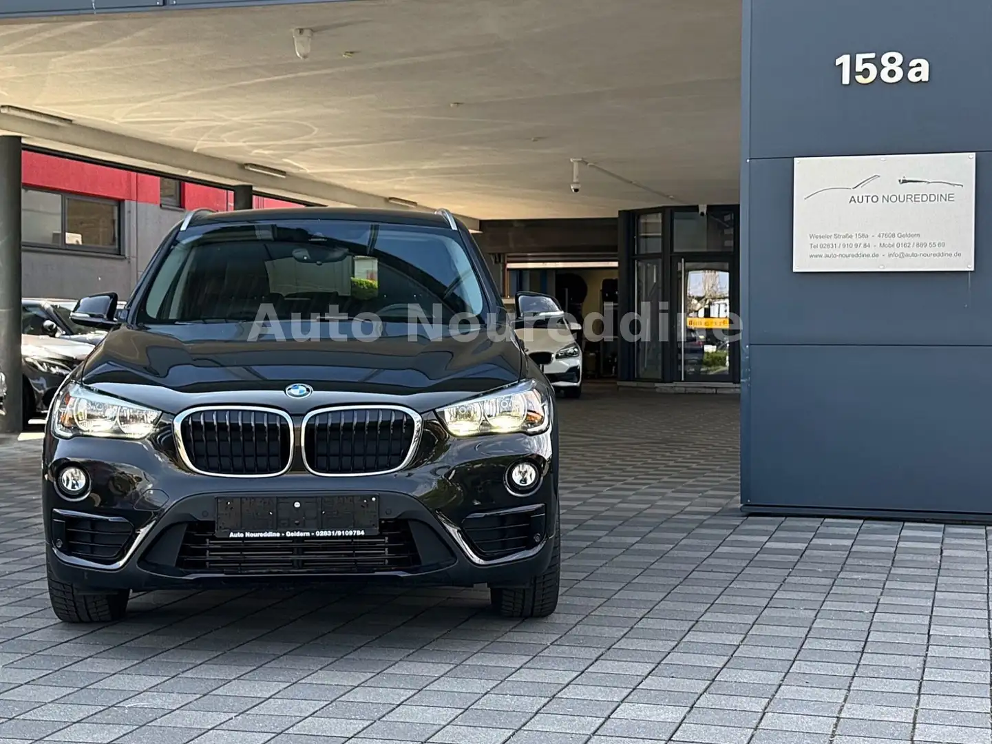 BMW X1 xDrive20i Sport Line Automatik*Leder*Navi*PDC Brun - 2
