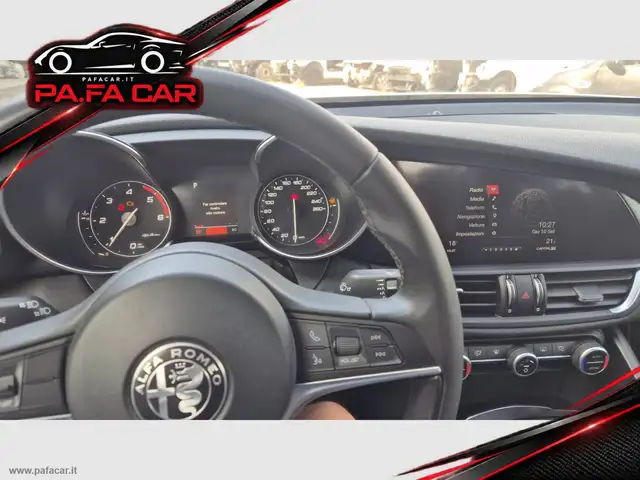 Alfa Romeo Giulia view 7