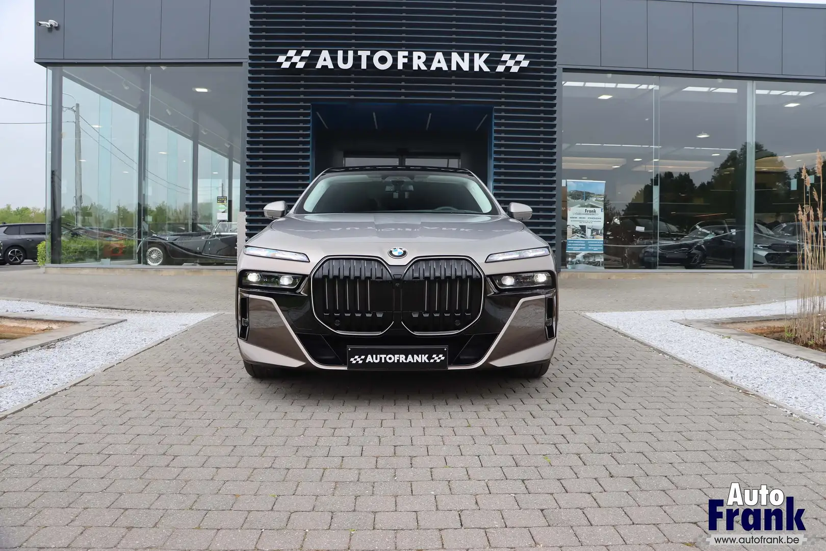 BMW 740 XD / 2-TONE / UNIQUE! / TV / LOUNGE / B&W / KRISTL Bronzo - 2