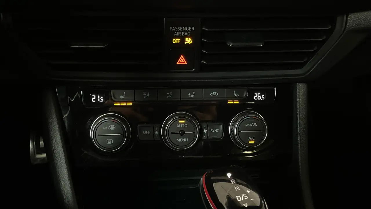 Volkswagen Jetta снимка Volkswagen Jetta