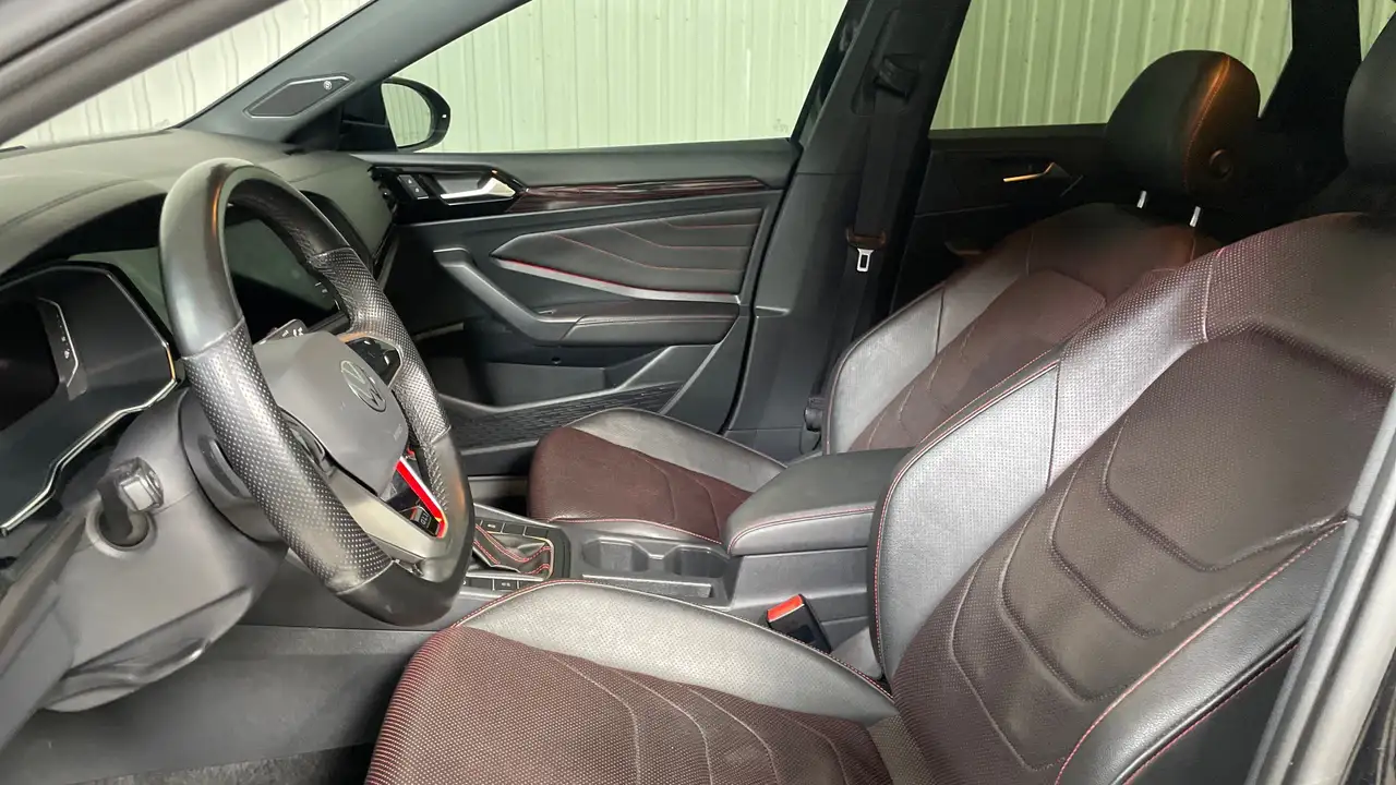Volkswagen Jetta снимка Volkswagen Jetta