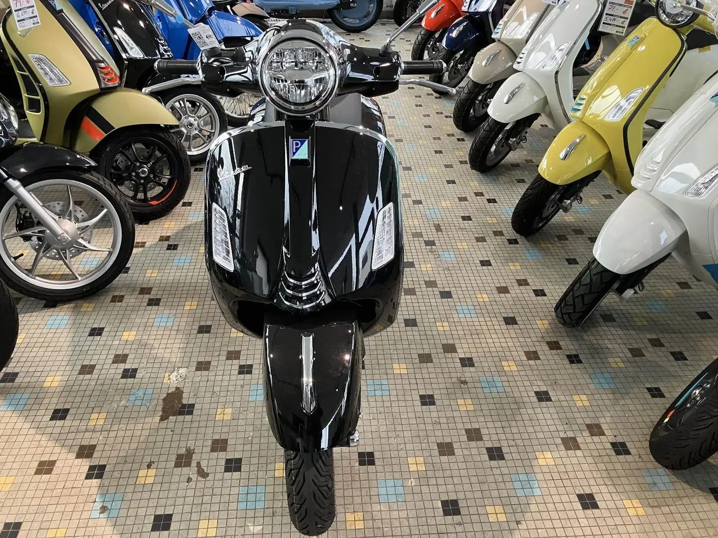 Vespa GTS 300 ccm Negro - 1