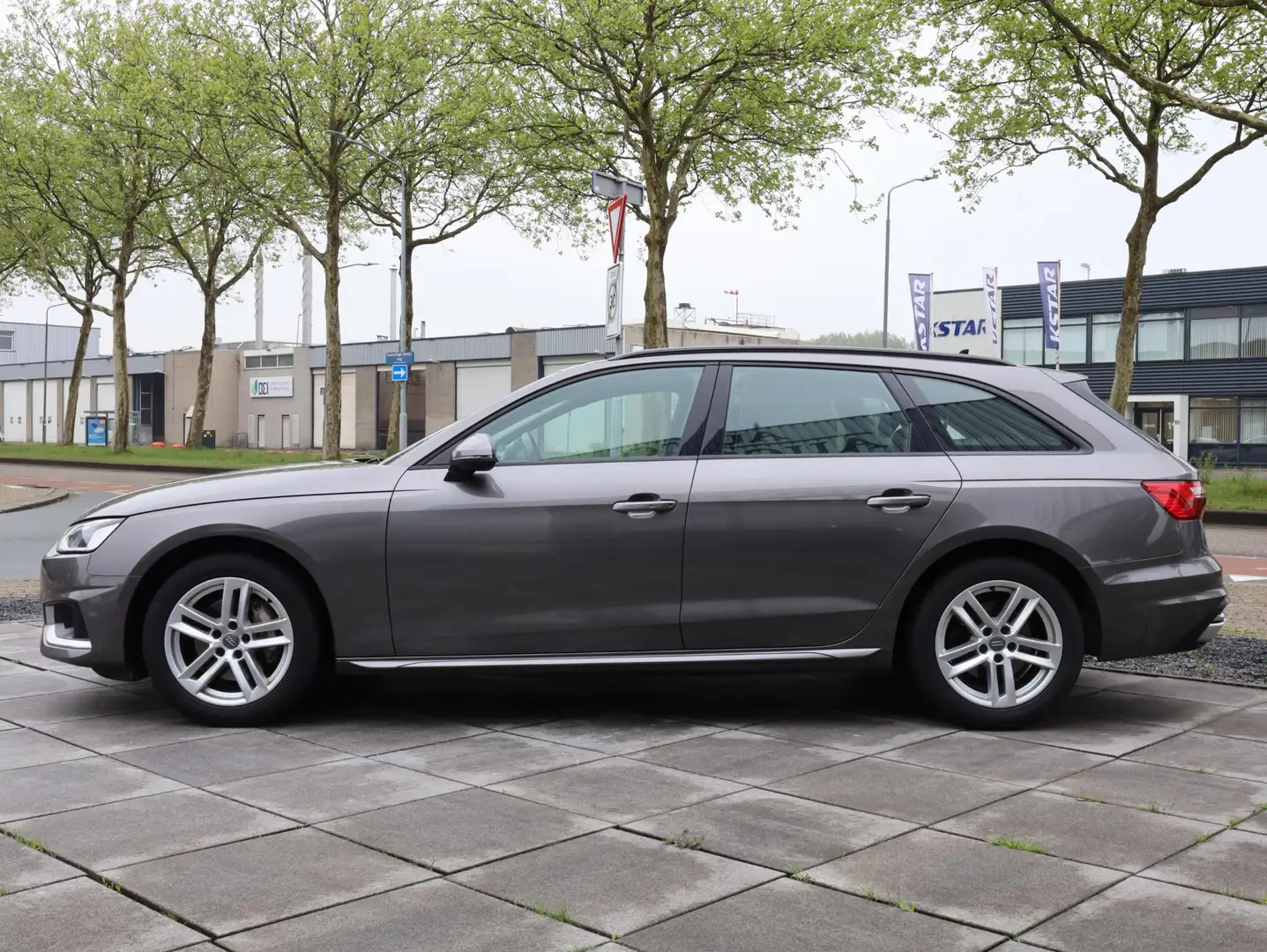 Audi A4 Avant 40 TFSI Advanced Edition 204PK | Automaat | Grijs - 2