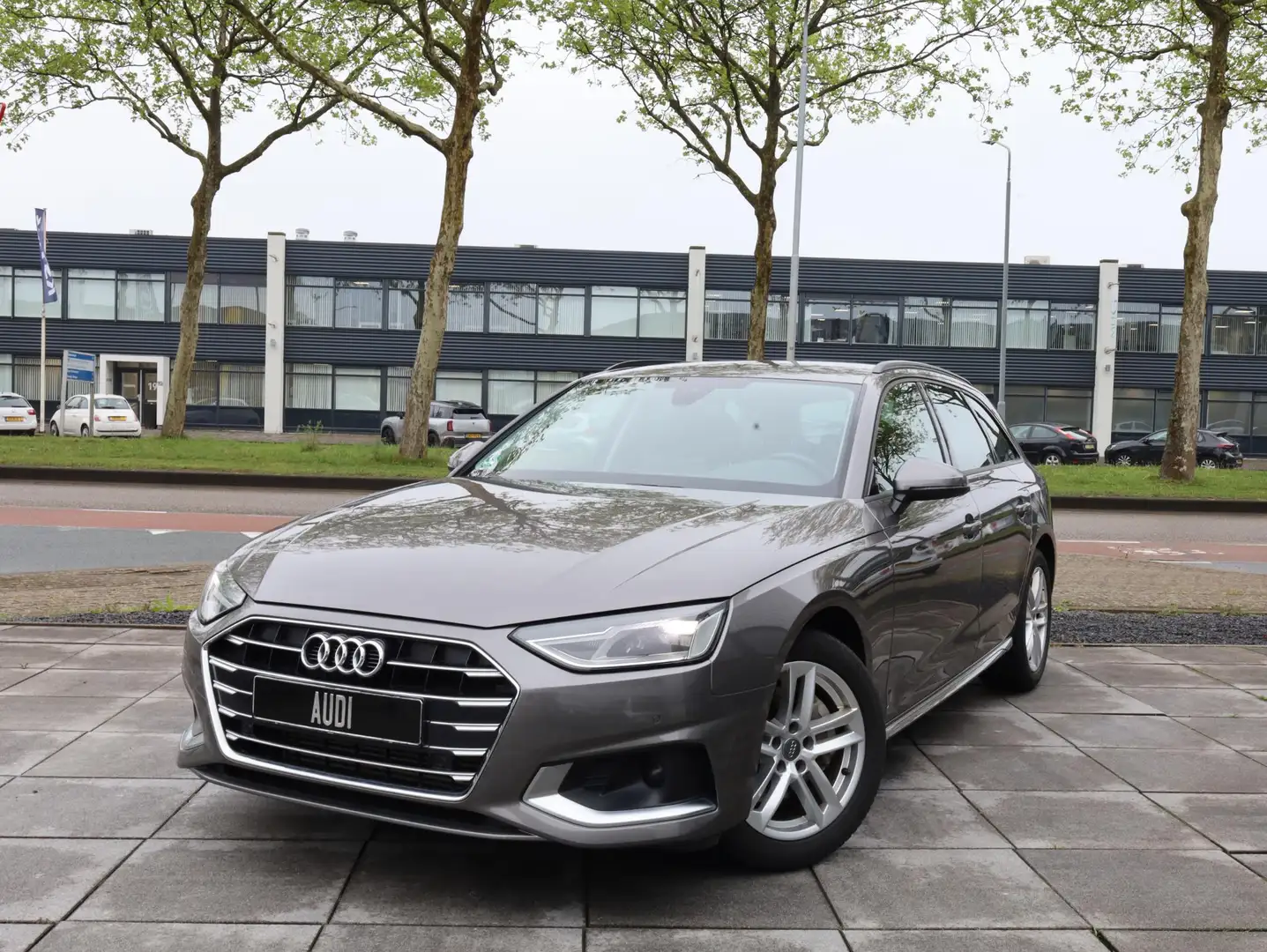 Audi A4 Avant 40 TFSI Advanced Edition 204PK | Automaat | Grijs - 1