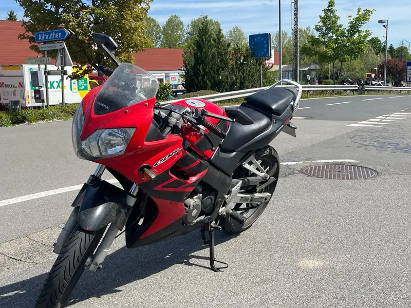 Honda CBR 125 R - foto 4