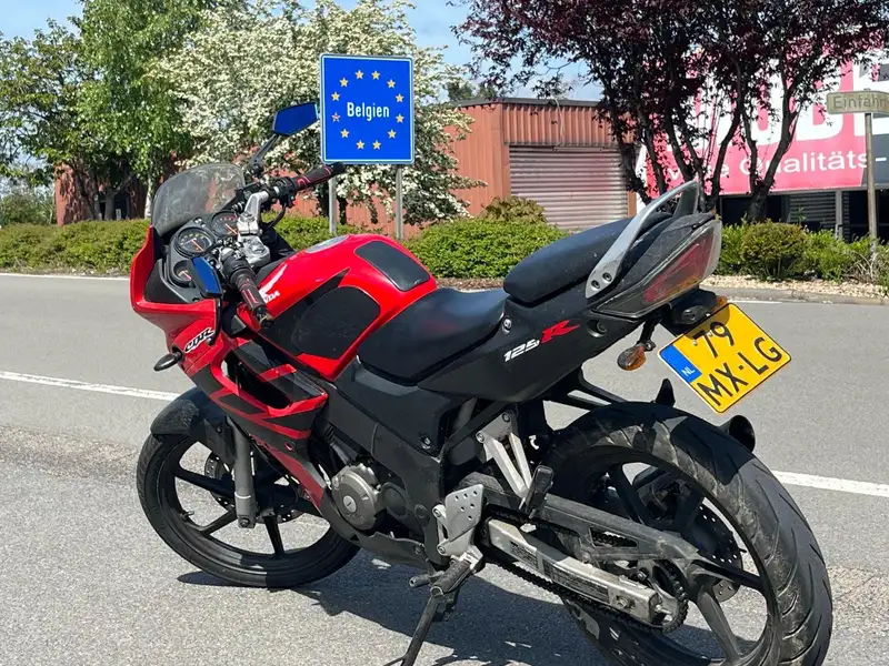Honda CBR 125 R - foto 3